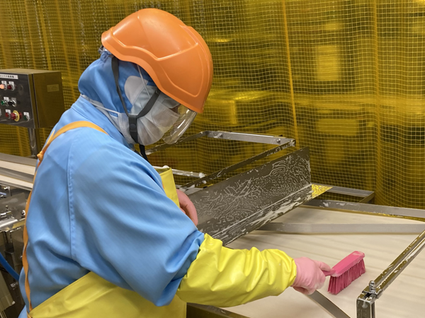 製造ラインの機械洗浄の様子