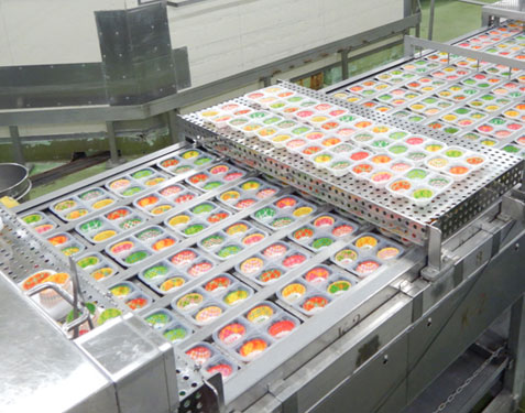 カップグラタンの充填工程