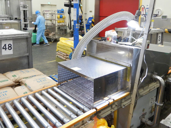 外装に付着した異物を吸引する機械