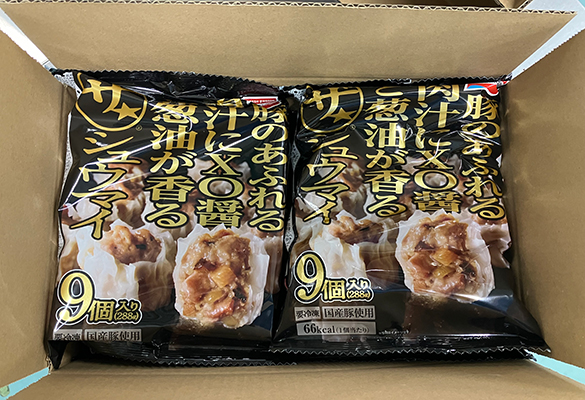 製品を段ボールに詰めた様子