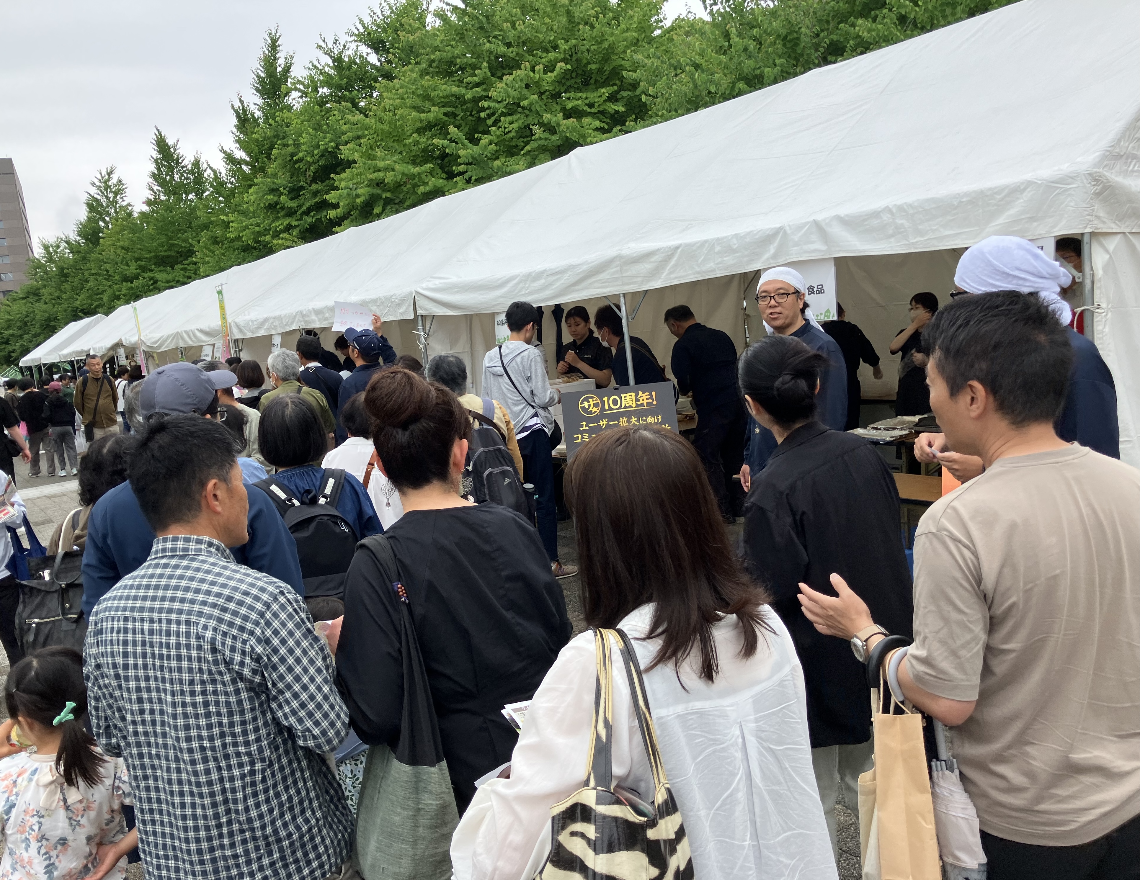 にぎわう試食提供ブース