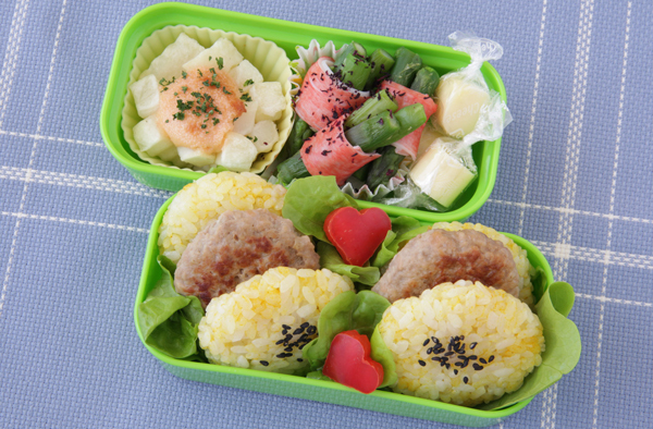 カレー味のライスバーガー弁当
