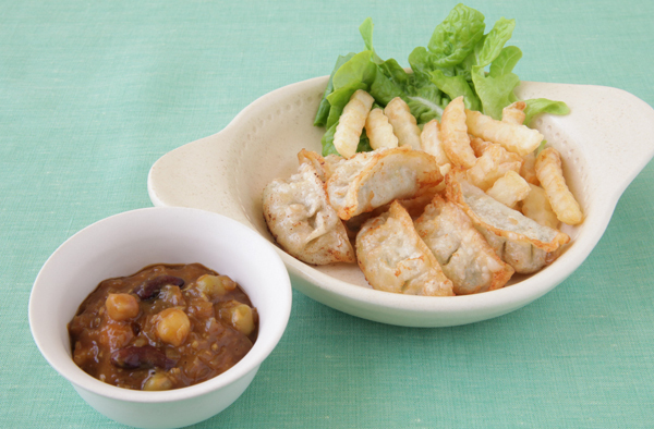 揚げギョーザとポテトの豆カレーソース