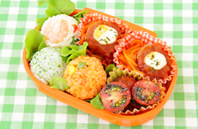 三色おにぎり弁当