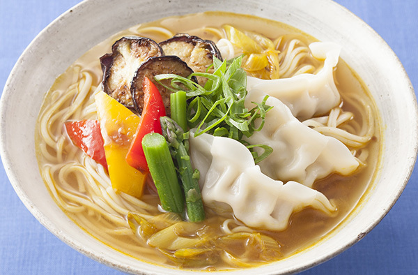 餃子入り冷やしカレー麺