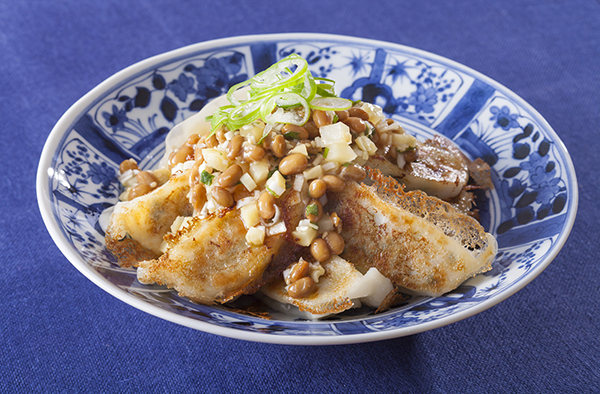 焼きギョーザ　たくあん入り納豆ダレ