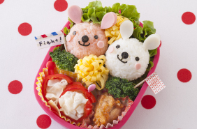 紅白うさぎおにぎり弁当