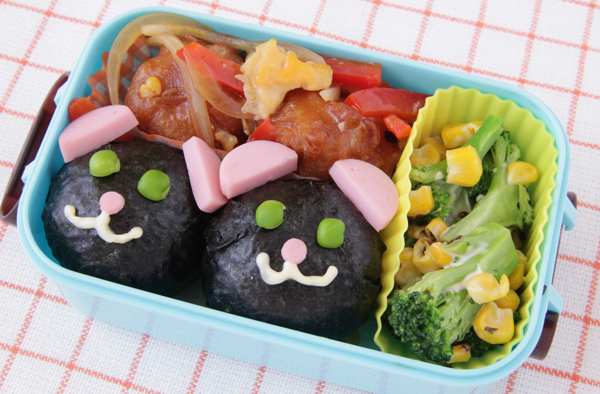 真っ黒わんこのおにぎり弁当