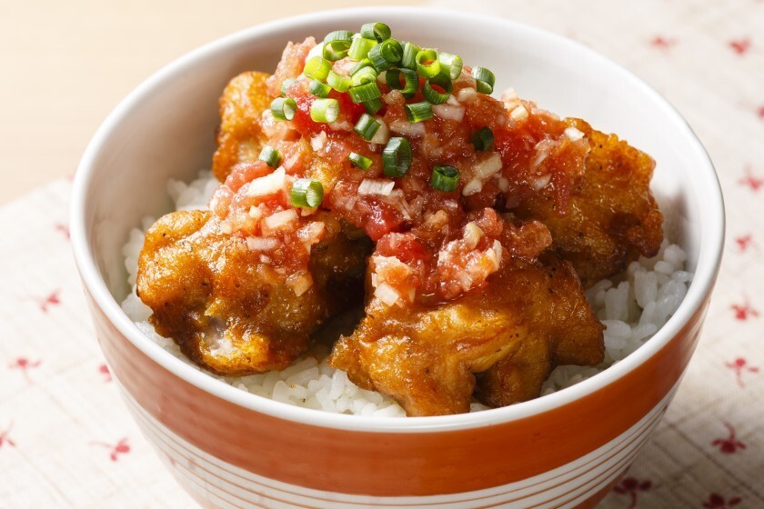 から揚げ丼　おろしトマトの和風だれ