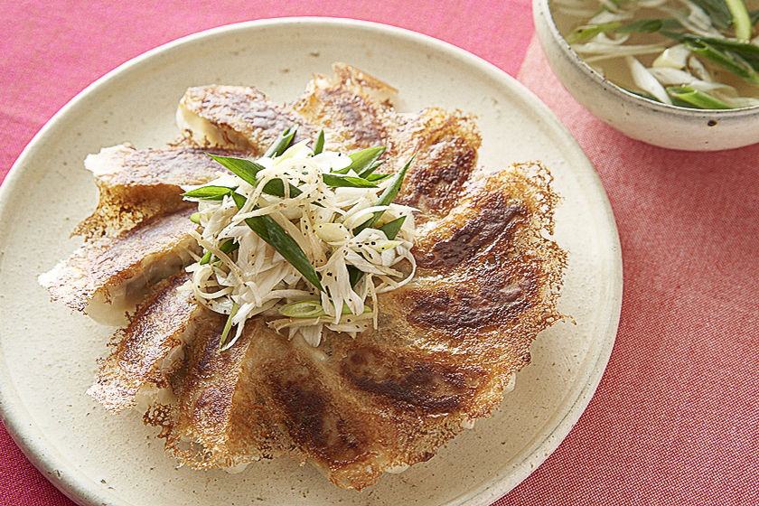 だしとねぎで食べるギョーザ