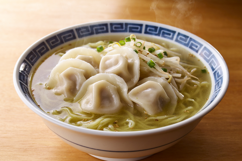 餃子入り塩ラーメン