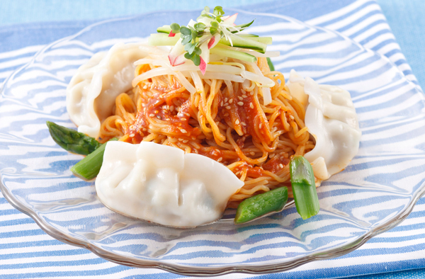 餃子のせ甘辛麺