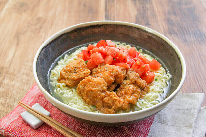 レンジで鶏から塩トマトラーメン