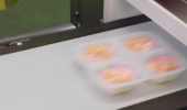 ▲ 金属検知機でのチェック