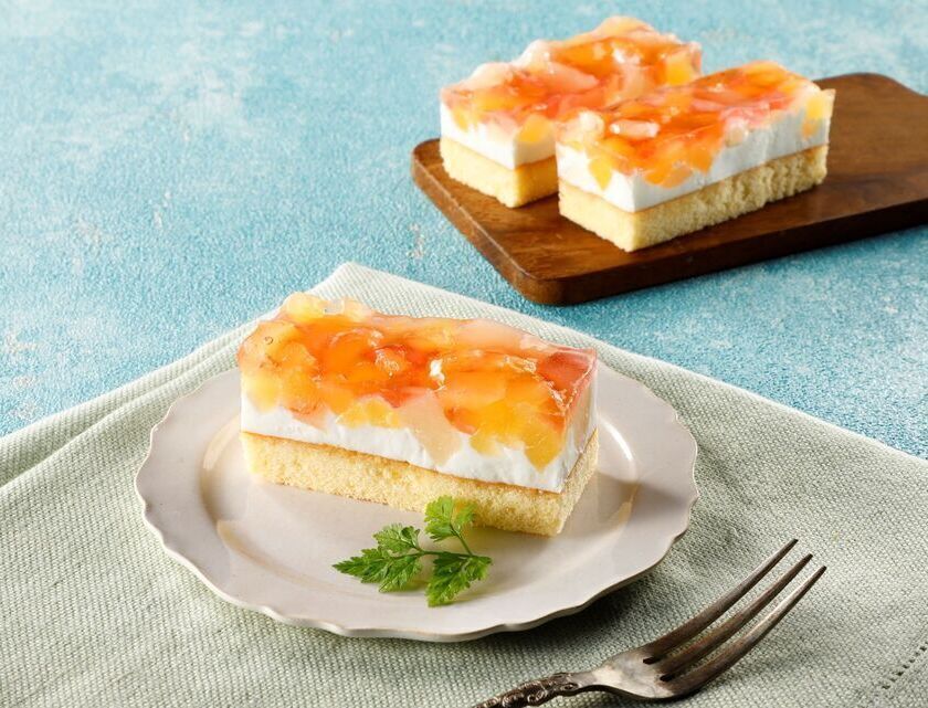 桃とりんごのケーキ